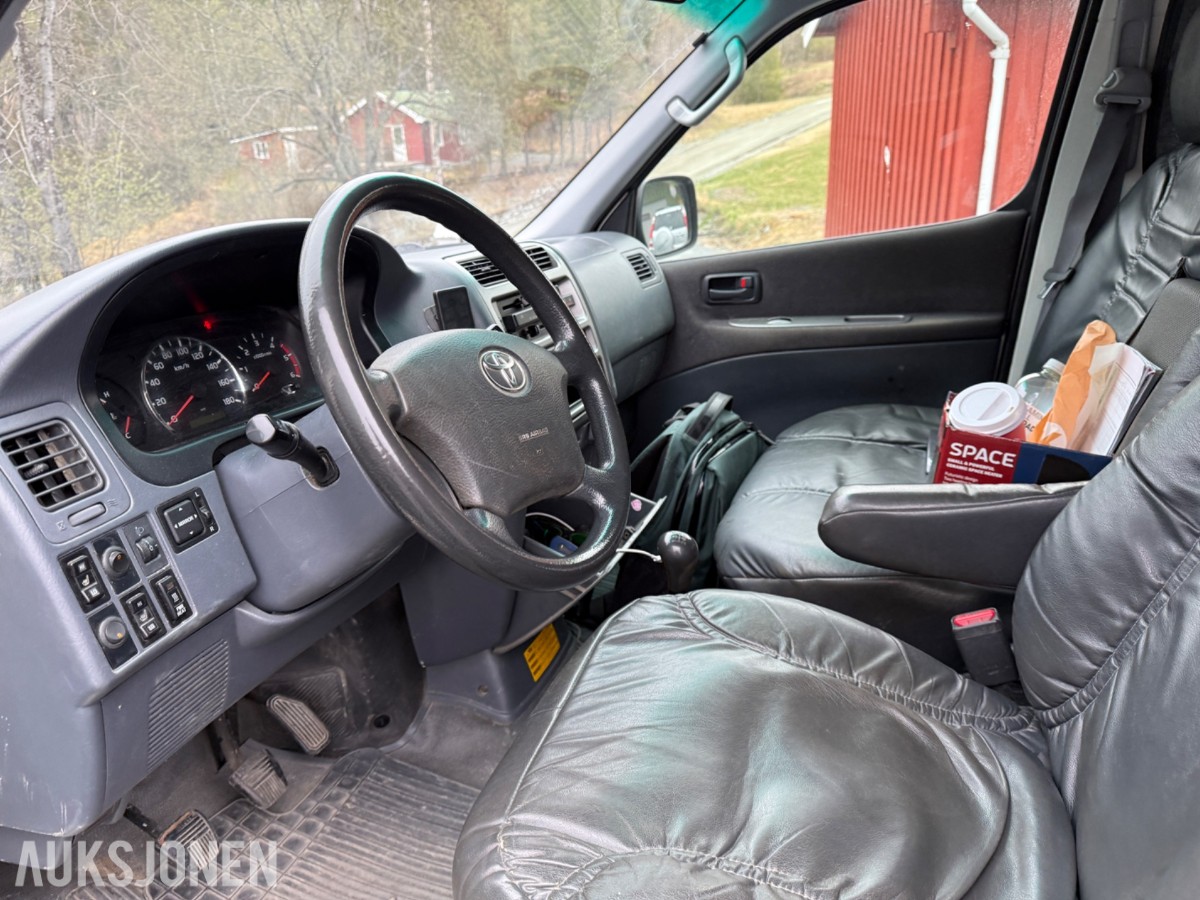2009 Toyota HIACE 2.5-117 D 4WD med innredning