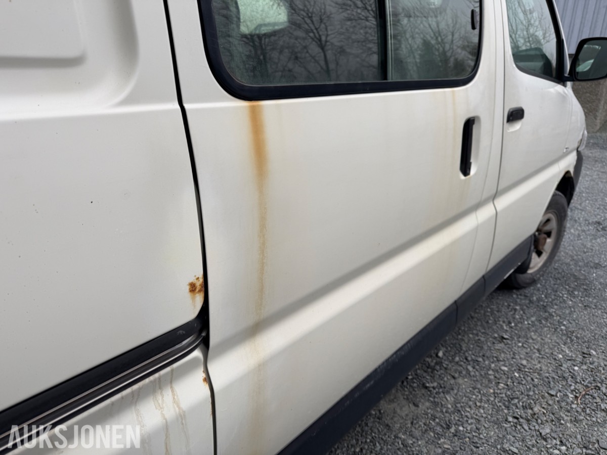 2009 Toyota HIACE 2.5-117 D 4WD med innredning