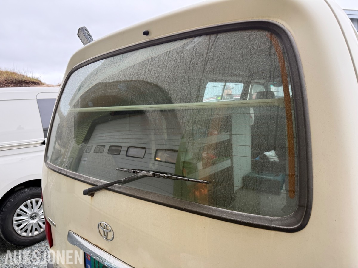 2009 Toyota HIACE 2.5-117 D 4WD med innredning