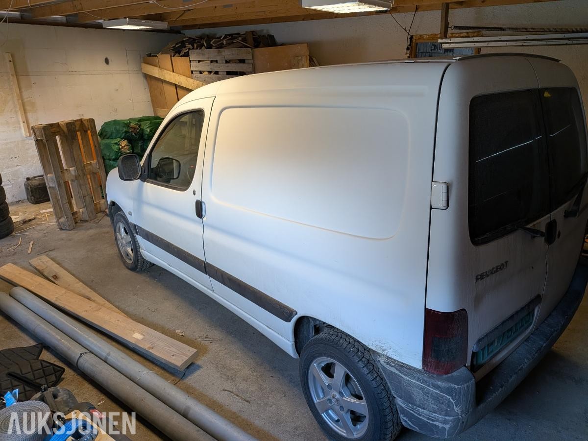 2005 Peugeot Partner 1.9 69hk   s+v dekk  lav km  130160km