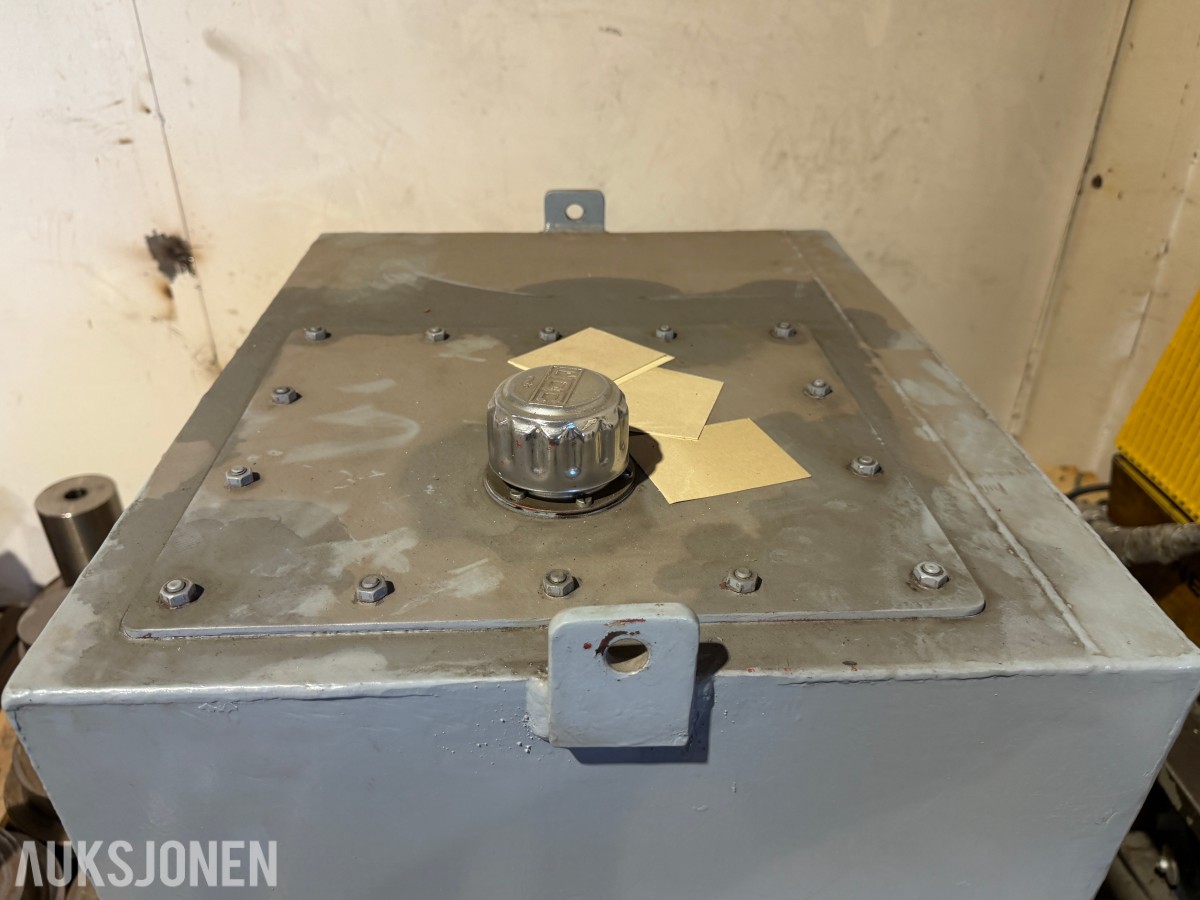 Hydraulikk/oljetank med stativ – 200 liter