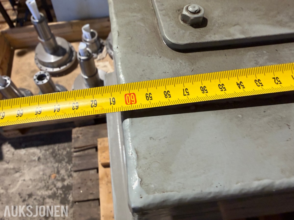 Hydraulikk/oljetank med stativ – 200 liter