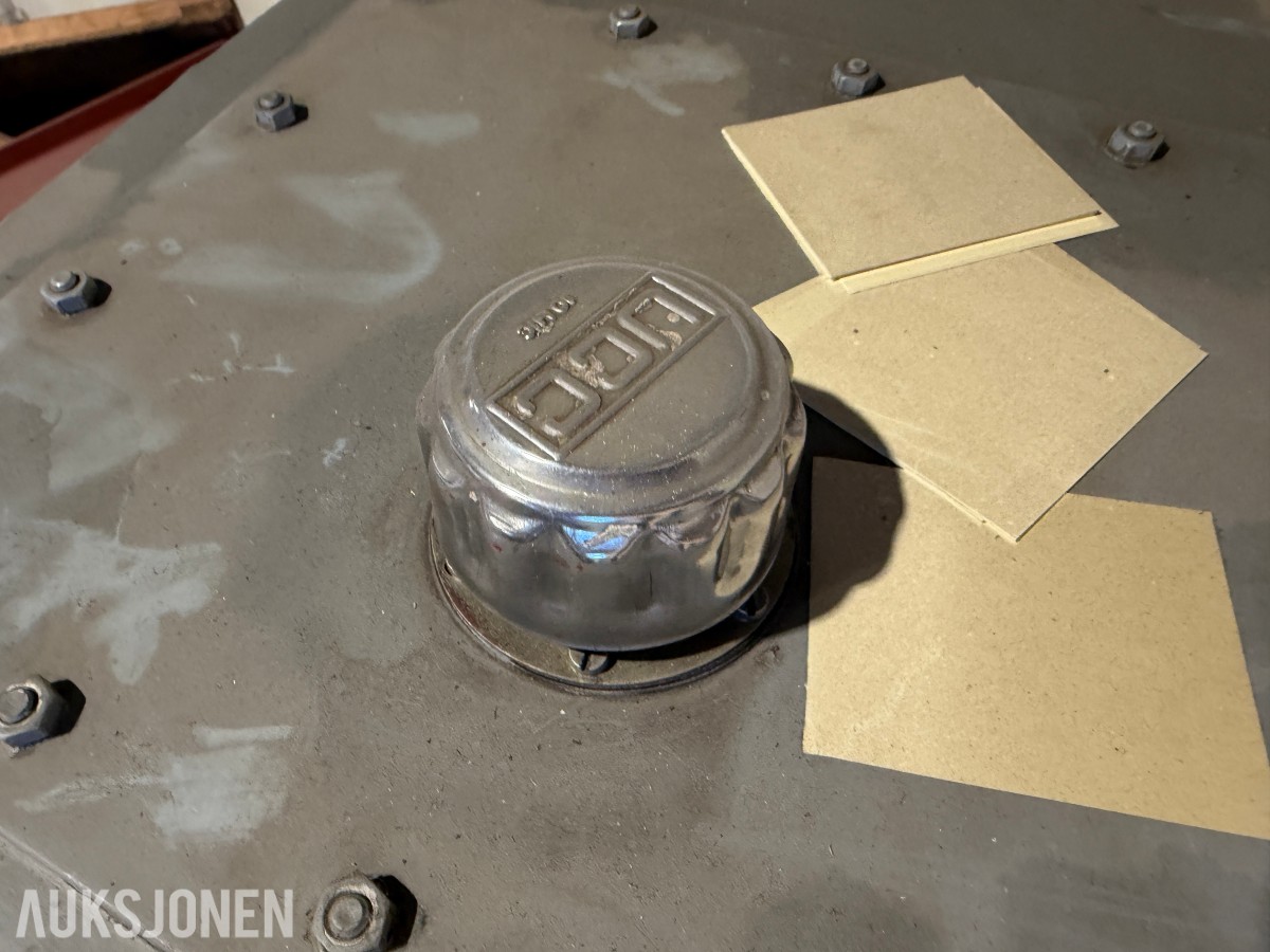 Hydraulikk/oljetank med stativ – 200 liter