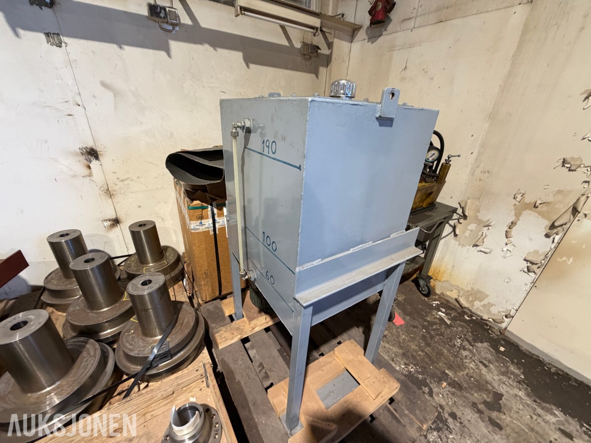 Hydraulikk/oljetank med stativ – 200 liter