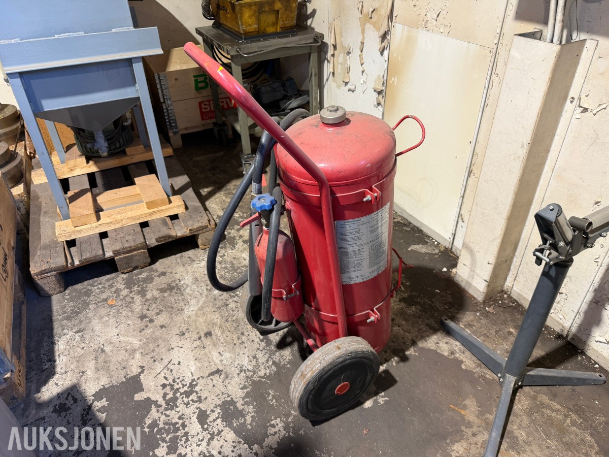 Skuteng P50i – Trallemonter brannslokker, 50 kg BC-pulver