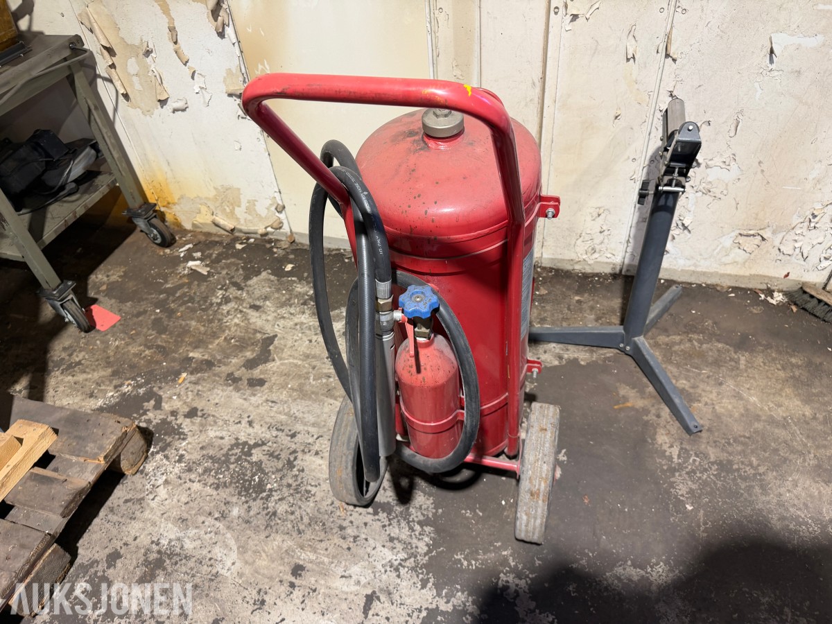 Skuteng P50i – Trallemonter brannslokker, 50 kg BC-pulver