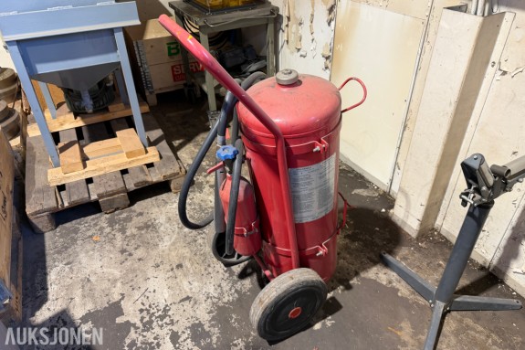 Skuteng P50i – Trallemonter brannslokker, 50 kg BC-pulver