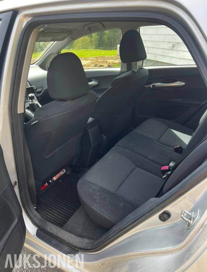 2011 Toyota Auris 1.4 90hk DAB Bluetooth