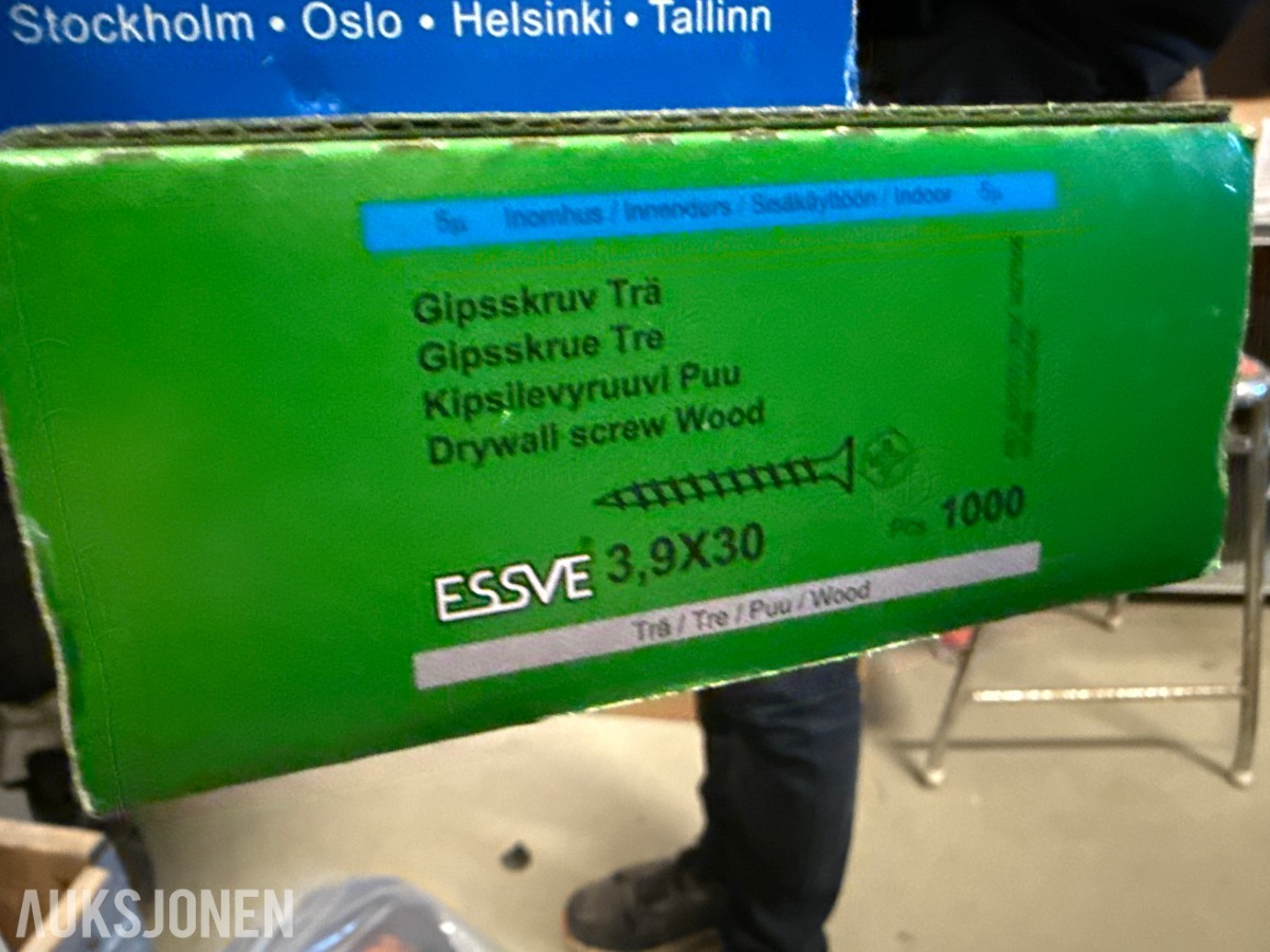 Stort parti med spiker og skruer