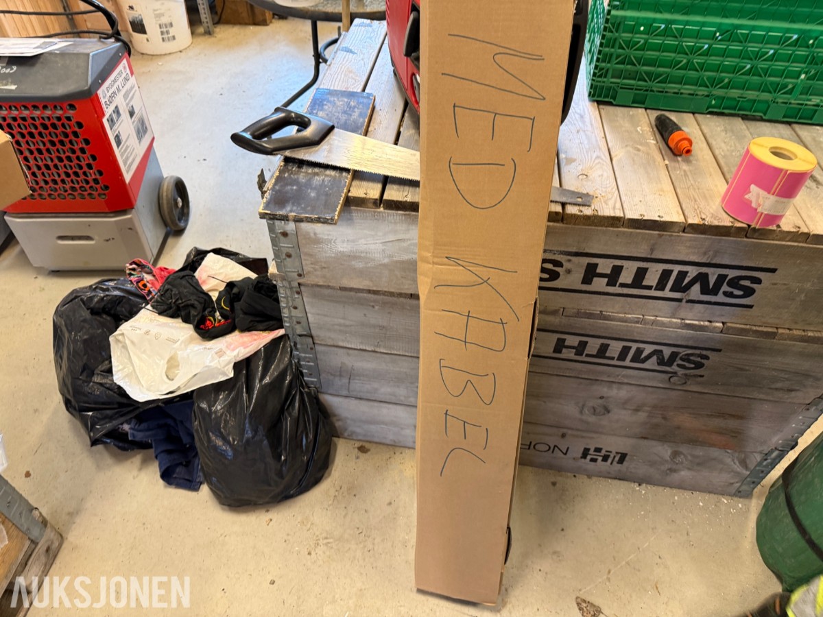 Stort parti arbeidslys / bygglamper – inkl. 2 nye Malmbergs