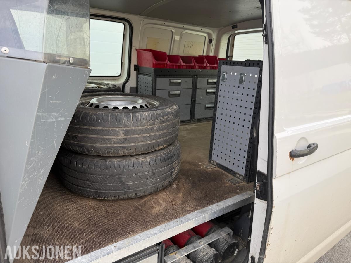 2012 Volkswagen Transporter, 2.0-140 D 4MOTION, 317000km m/innredning