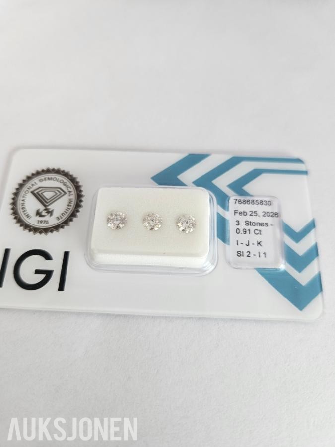 (IGI) 0.91CT 3 RUNDE NATURLIGE DIAMANTER.