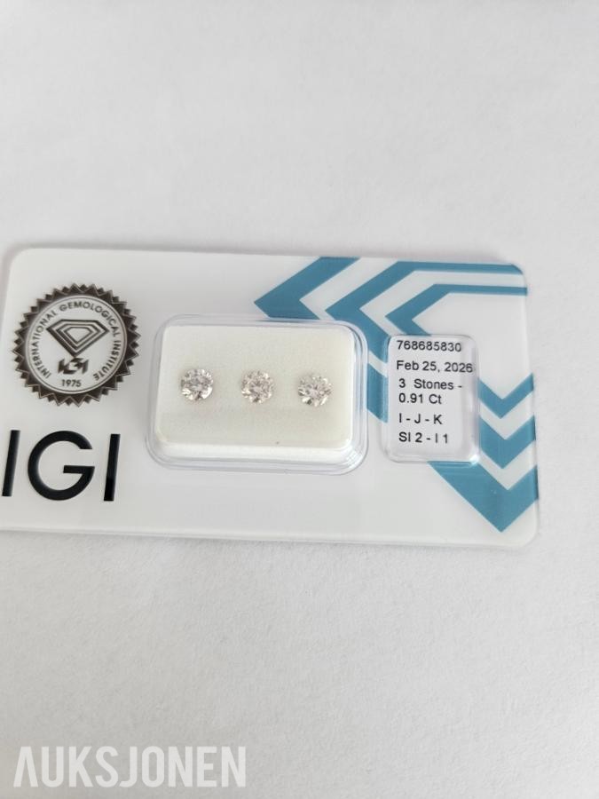 (IGI) 0.91CT 3 RUNDE NATURLIGE DIAMANTER.