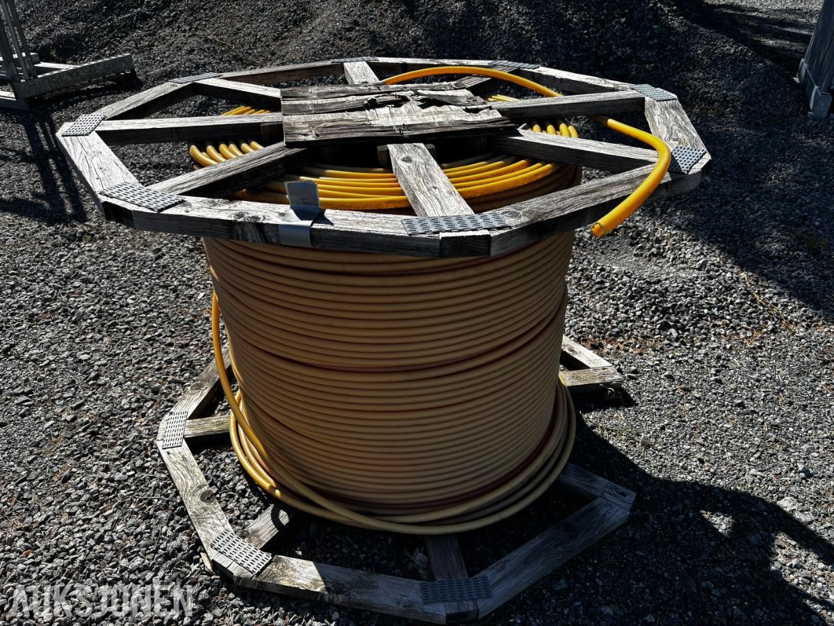 PARTI ALUMINIUMSKABLER OG 20MM RØR CA 150M Parti