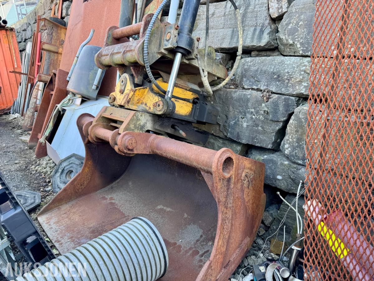 2005 Sandvik Kaldnes Skuffe med Engcon Tiltrotator