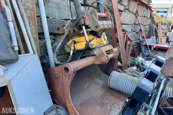 2005 Sandvik Kaldnes Skuffe med Engcon Tiltrotator