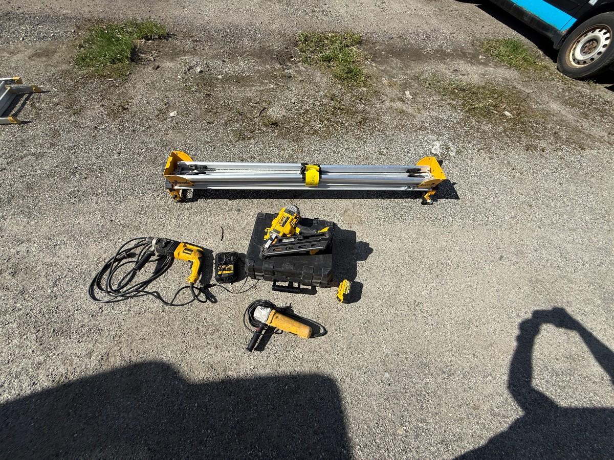 DeWalt verktøypakke – spikerpistol, drill og kapp-/flisskjærer