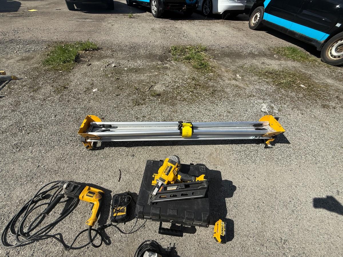DeWalt verktøypakke – spikerpistol, drill og kapp-/flisskjærer