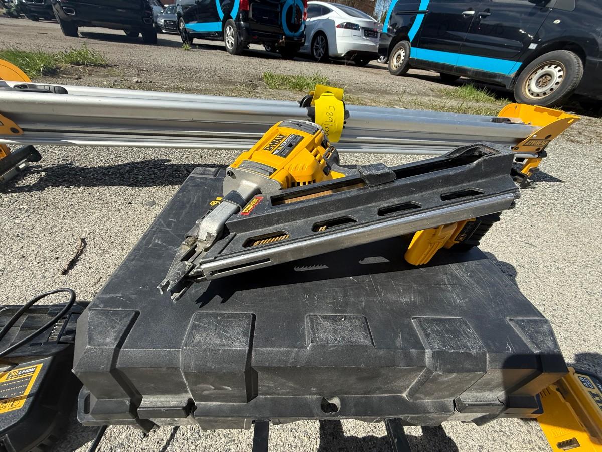 DeWalt verktøypakke – spikerpistol, drill og kapp-/flisskjærer