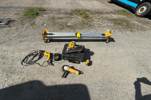 DeWalt verktøypakke – spikerpistol, drill og kapp-/flisskjærer