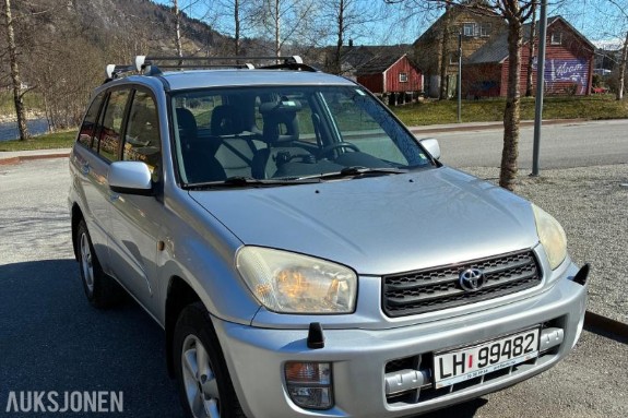 2002 Toyota RAV4 2.0 bensin 150hk 4WD automat hengerfeste eu ok til 10.2026
