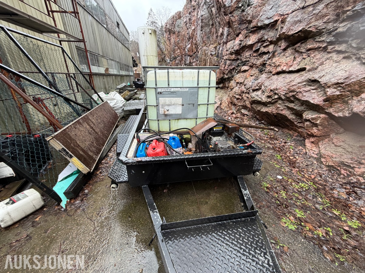SPYLEHENGER M/ HØYTRYKKSPYLER OG VANNTANK – BENSINDREVET