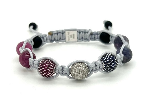 ARKTOUS BEADS ARMBÅND I 14K GULL MED DIAMANTER, RUBINER OG SAFIRER VEIL KR: 85 600,- 48 timers auksjon