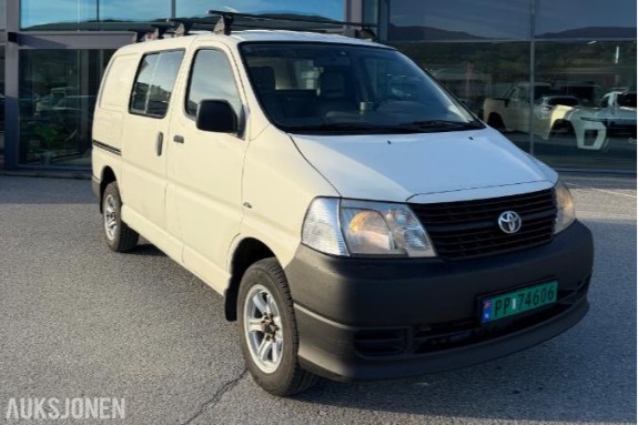 2009 Toyota HIACE 2.5 diesel 117hk 4WD hengerfeste kupevarmer s+v dekk Eu ok 08.2027 