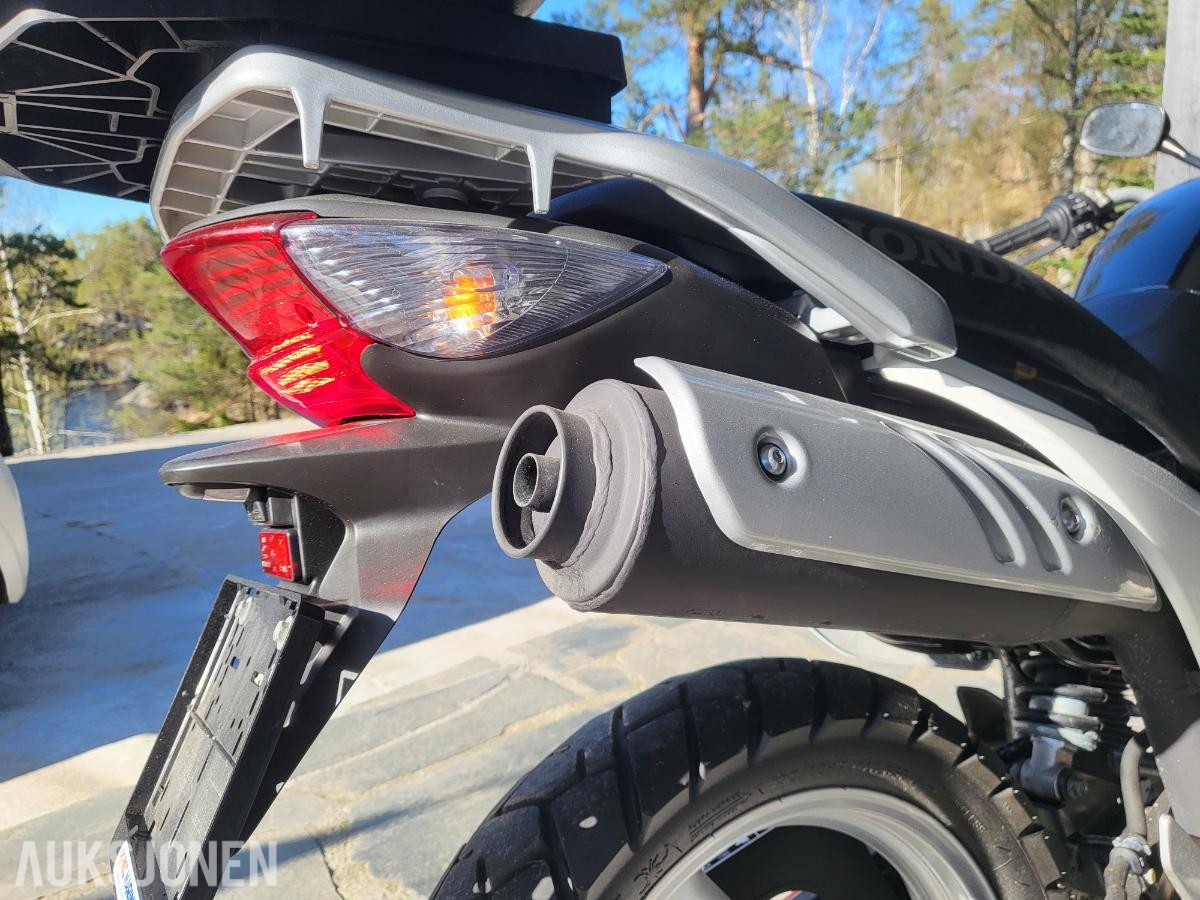 2011 Honda XL 125 V Varadero - Meget PEN