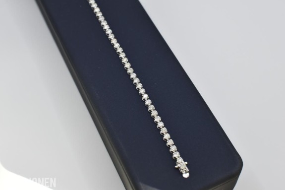 Tennisarmbånd 4,00ct i 18k hvitt gull. Naturlige diamanter