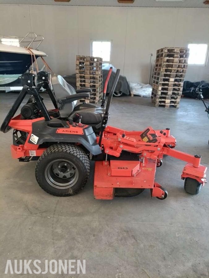 2024 Ariens Zenith 60 sitteklipper