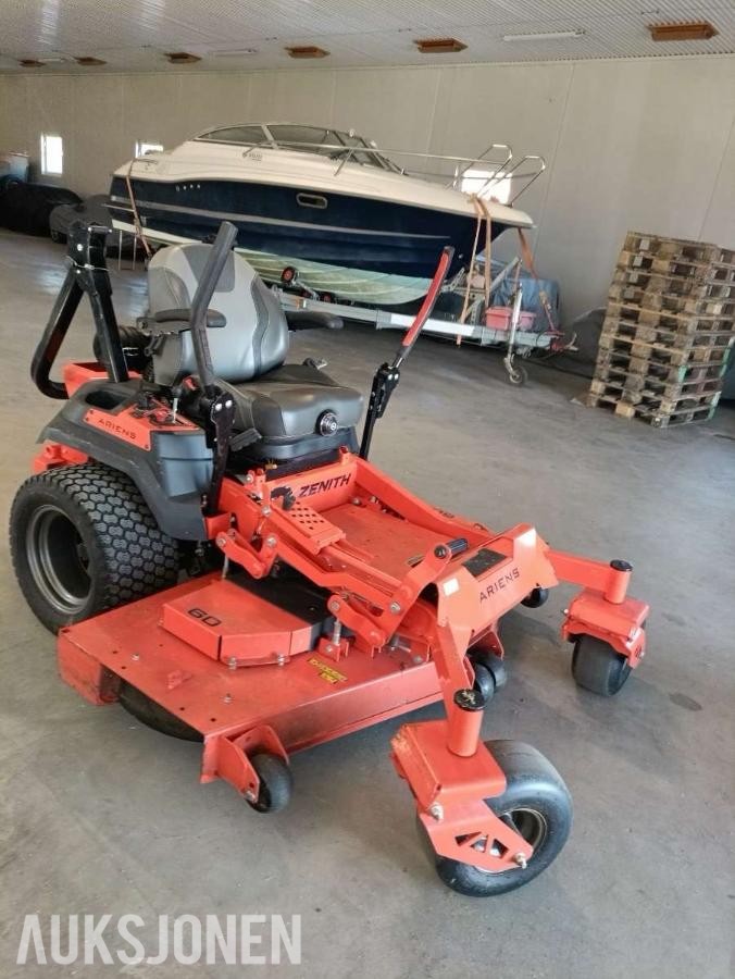 2024 Ariens Zenith 60 sitteklipper