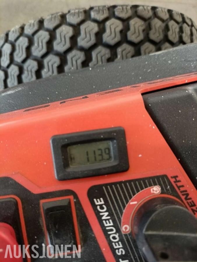 2024 Ariens Zenith 60 sitteklipper