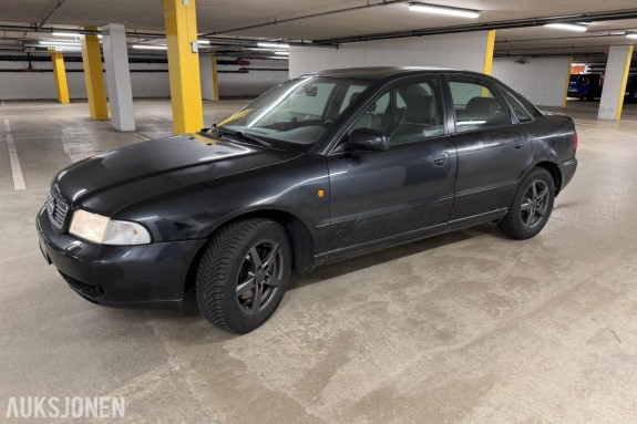 1999 Audi A4 1.8, 142010km, Automat, Hengerfeste, S+V dekk, Reparasjonsobjekt/prosjektbil