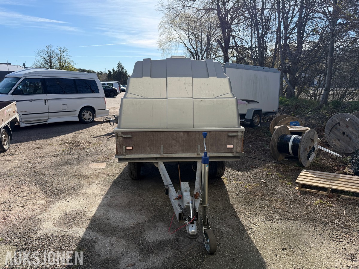 2000 TREDAL T-12BBK VAREHENGER M/ LOKK – BOGGI – -920KG NYTTELAST 