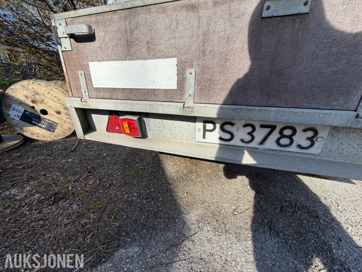 2000 TREDAL T-12BBK VAREHENGER M/ LOKK – BOGGI – -920KG NYTTELAST 