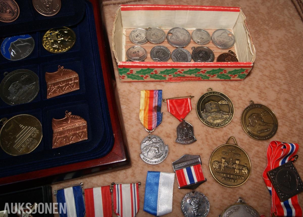 Medaljer & Pins - ingen minstepris