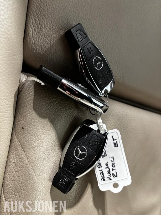 2022 MERCEDES-BENZ EQV 300 AIRMATIC 8 SETER, 141261KM