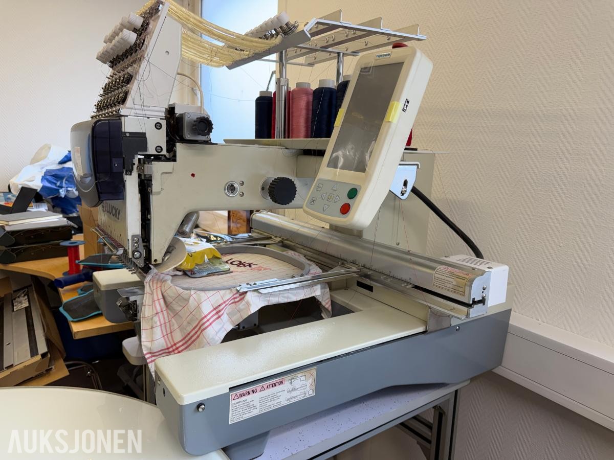 Industriell broderimaskin ELUCKY 15-nåls - flerhodet, med skjerm og tilbehør