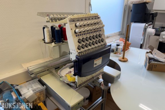 Industriell broderimaskin ELUCKY 15-nåls - flerhodet, med skjerm og tilbehør