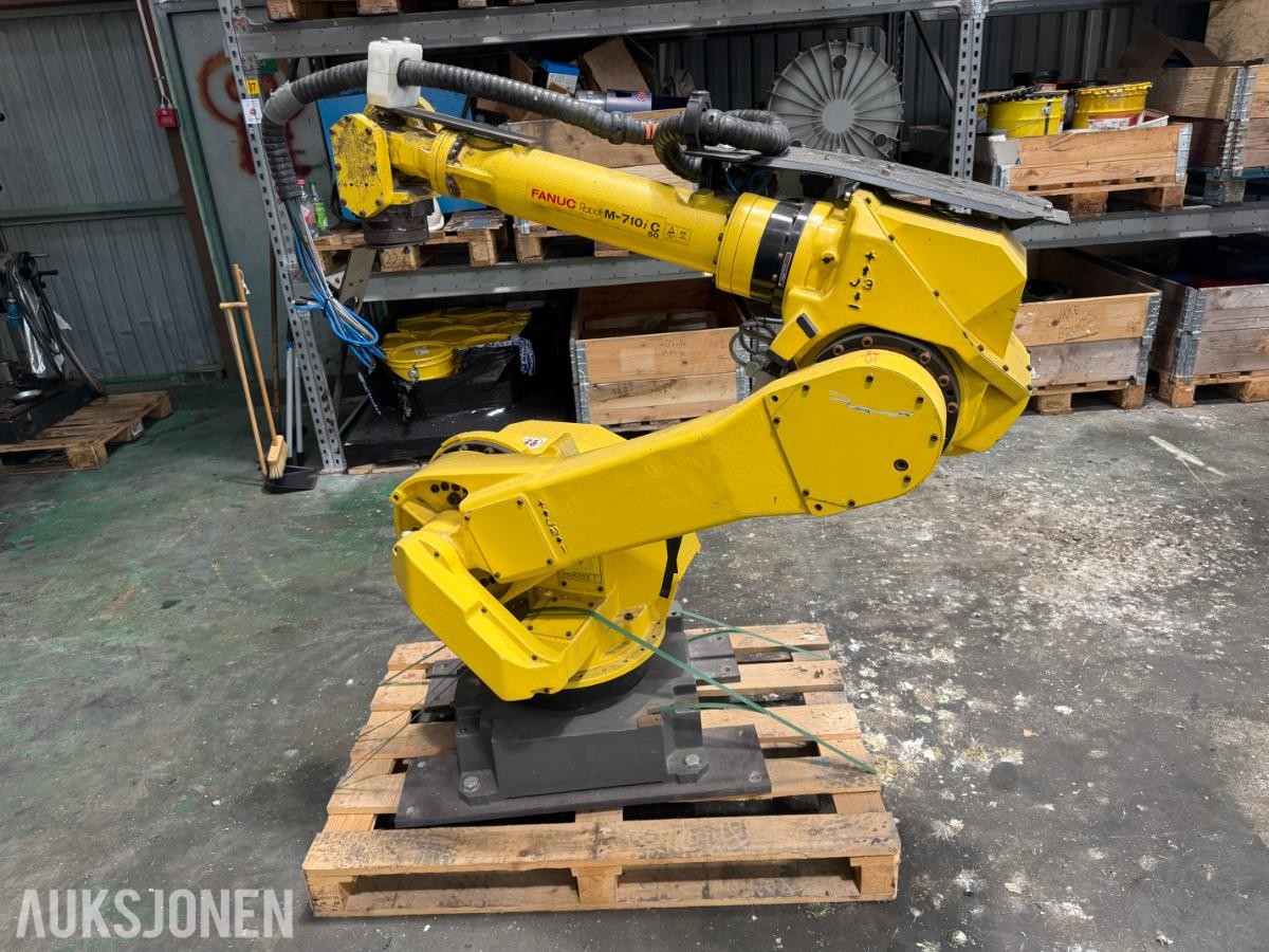 FANUC M-710iC industrirobot med styreskap (R-30iA)