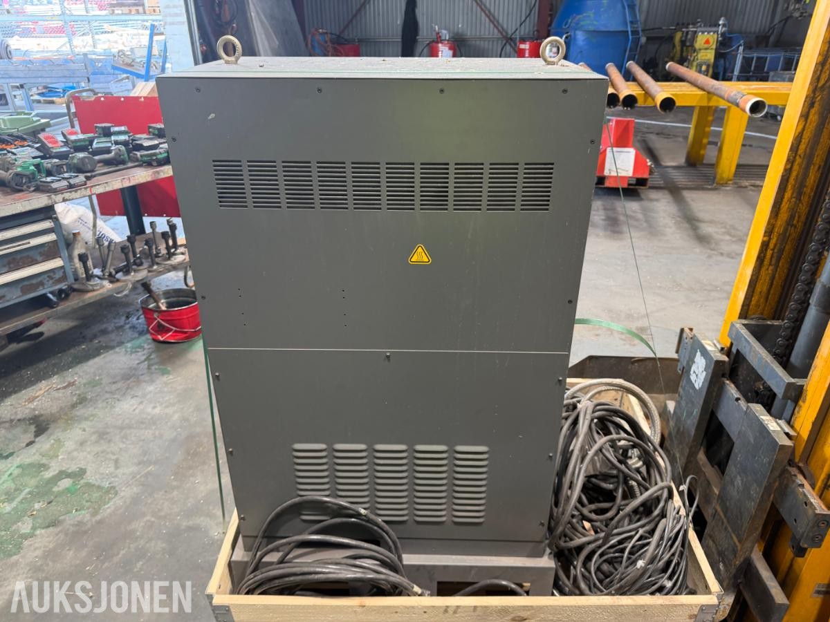 FANUC M-710iC industrirobot med styreskap (R-30iA)