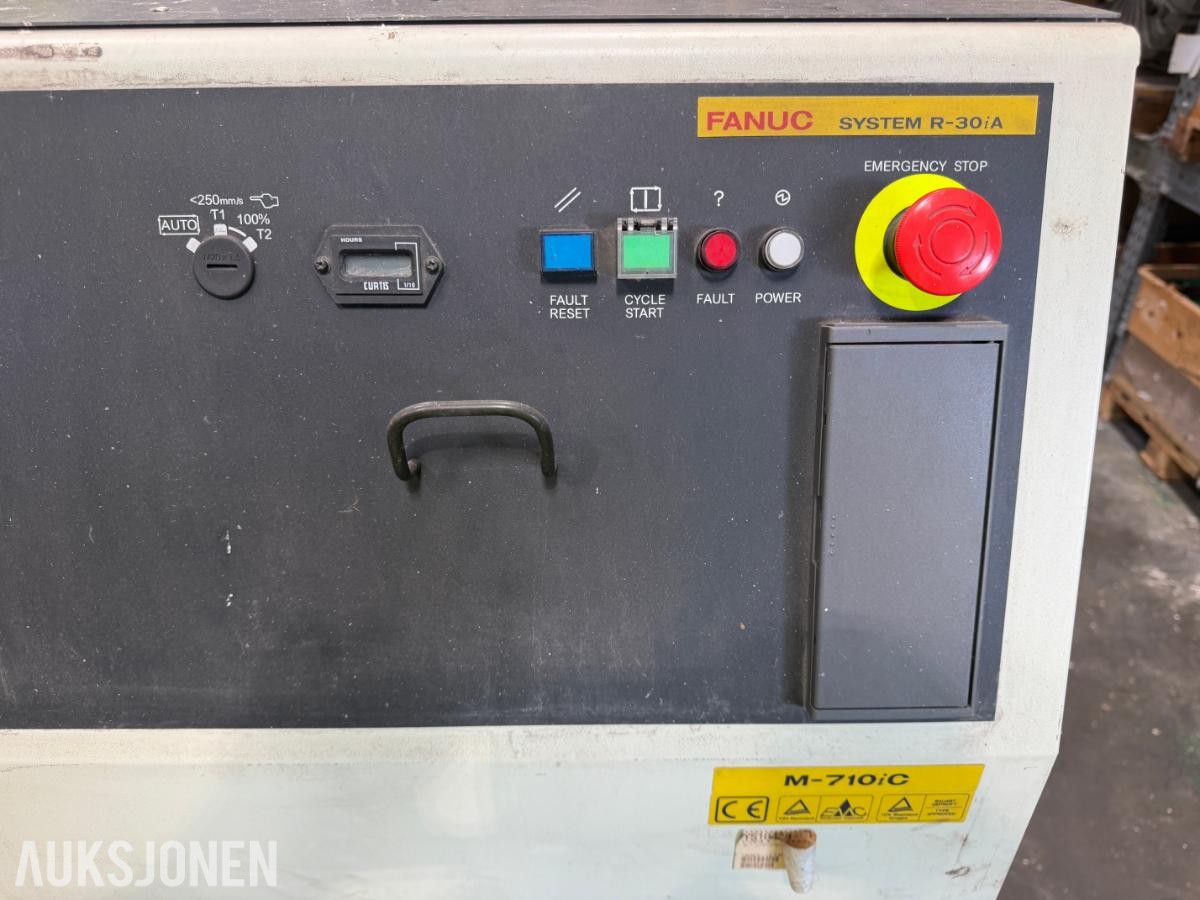 FANUC M-710iC industrirobot med styreskap (R-30iA)