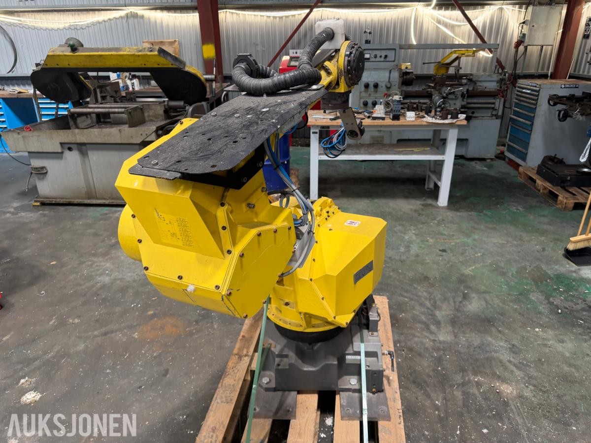 FANUC M-710iC industrirobot med styreskap (R-30iA)
