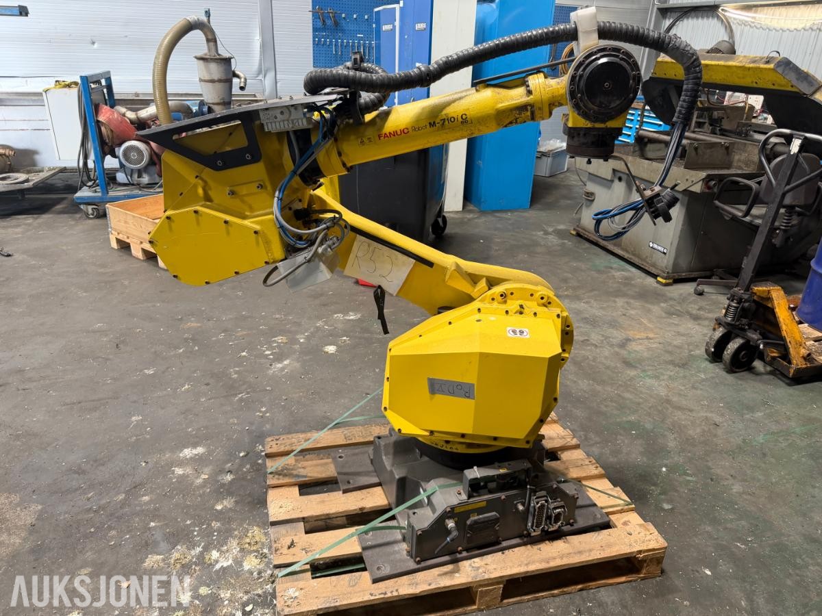 FANUC M-710iC industrirobot med styreskap (R-30iA)