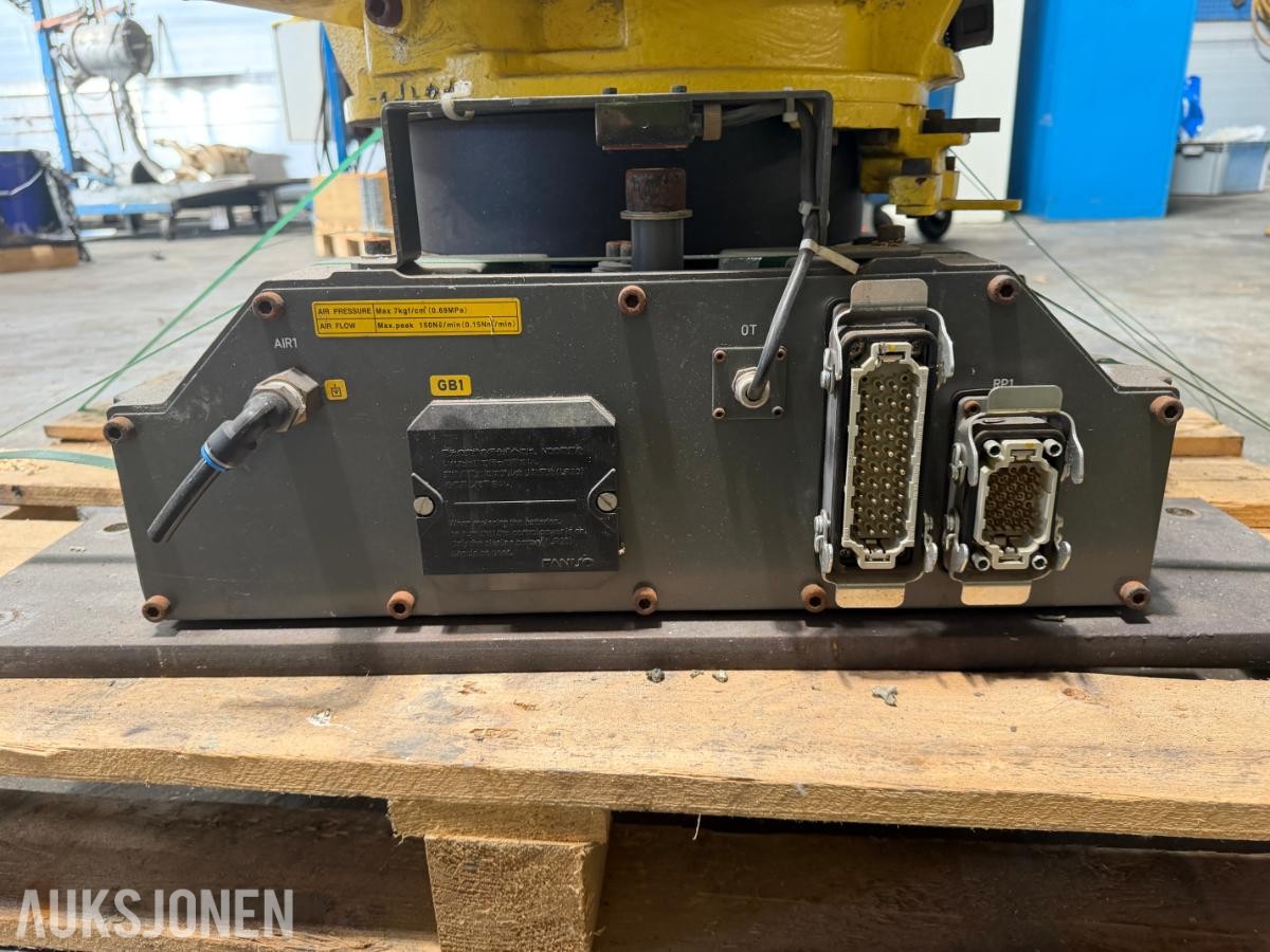 FANUC M-710iC industrirobot med styreskap (R-30iA)