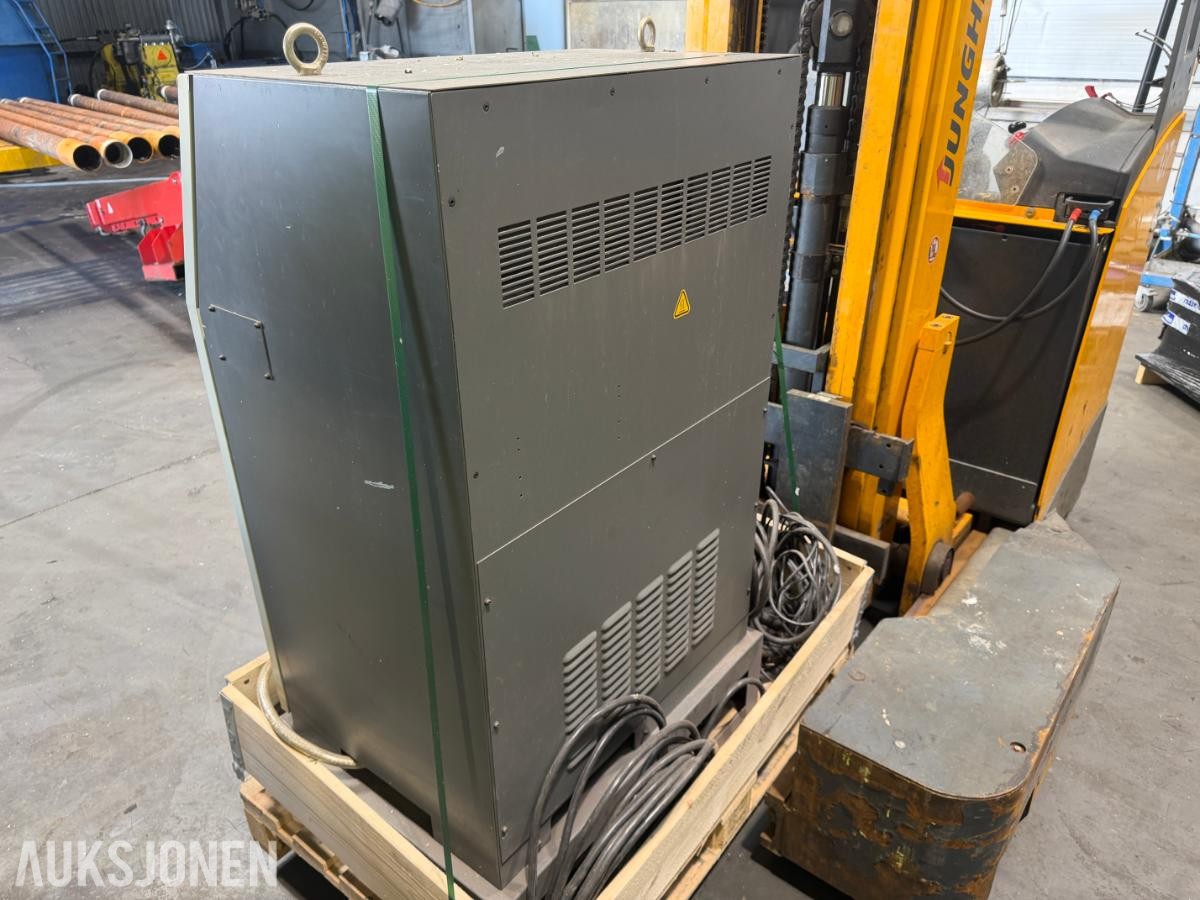 FANUC M-710iC industrirobot med styreskap (R-30iA)