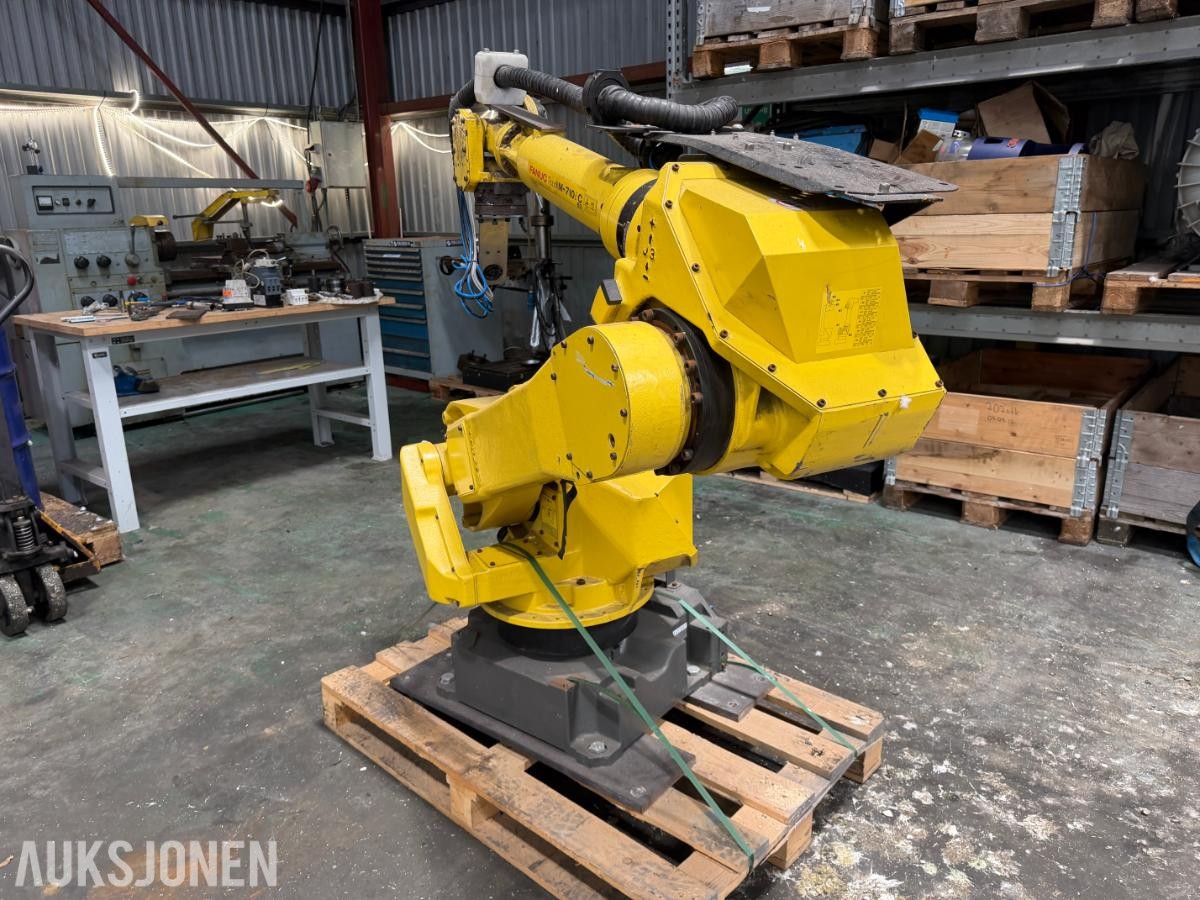 FANUC M-710iC industrirobot med styreskap (R-30iA)