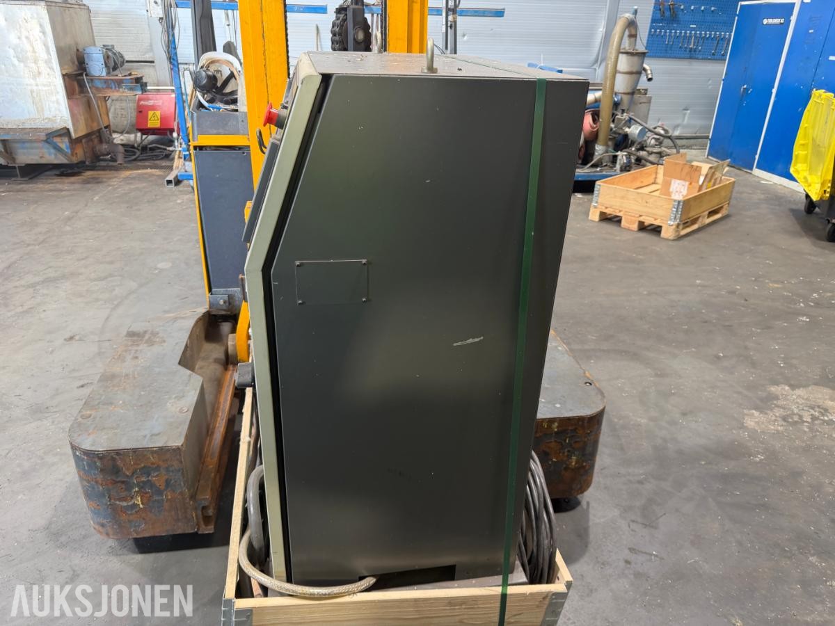 FANUC M-710iC industrirobot med styreskap (R-30iA)