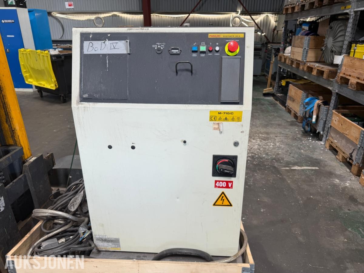 FANUC M-710iC industrirobot med styreskap (R-30iA)